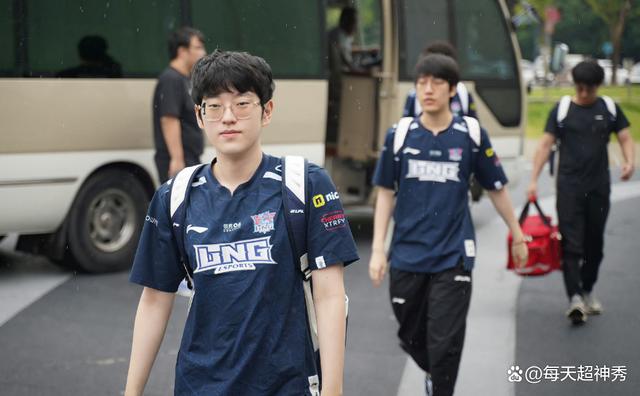 TES碾压SHR，Scout完成史诗逆转焦点之战八强赛，技惊四座的简单介绍