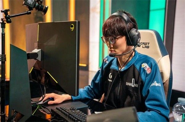 关于DRX血洗HKA，Canyon关键团战开团秒人鏖战多局全球总决赛，锁定晋级资格的信息