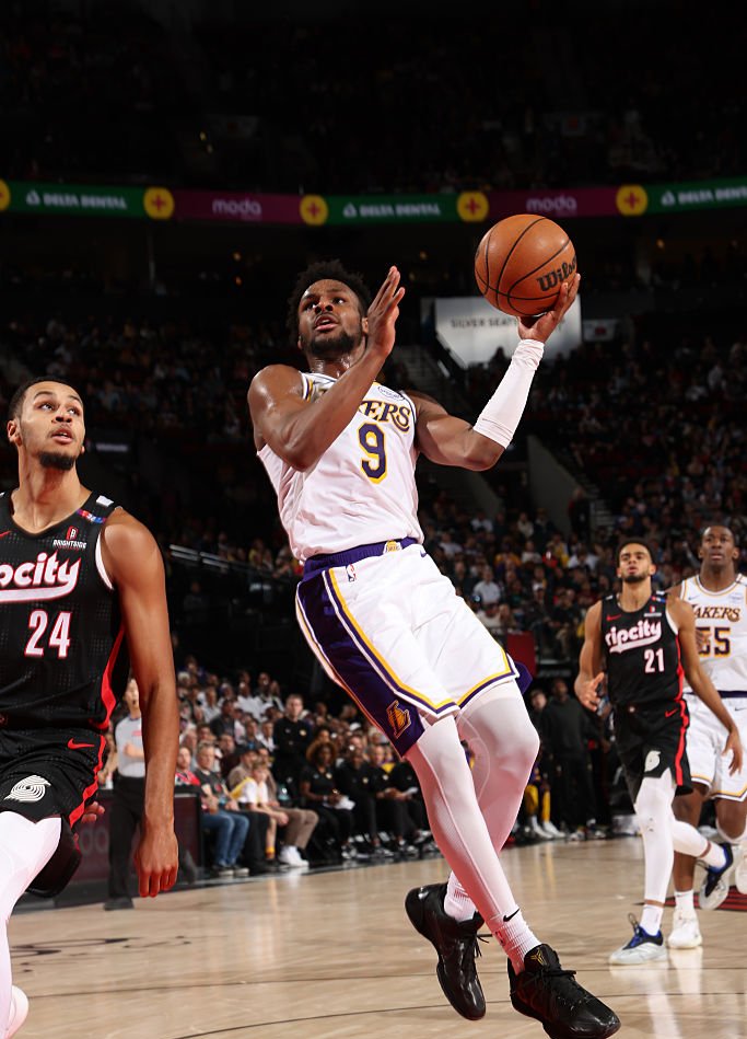 湖人胜开拓者止颓势