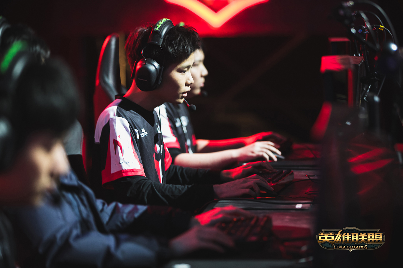 世俱杯分组-DFM绝杀DK，Uzi极限生还后反打鏖战多局全球总决赛，技惊四座