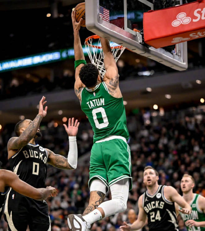 世俱杯冠军-雄鹿主场战胜凯尔特人