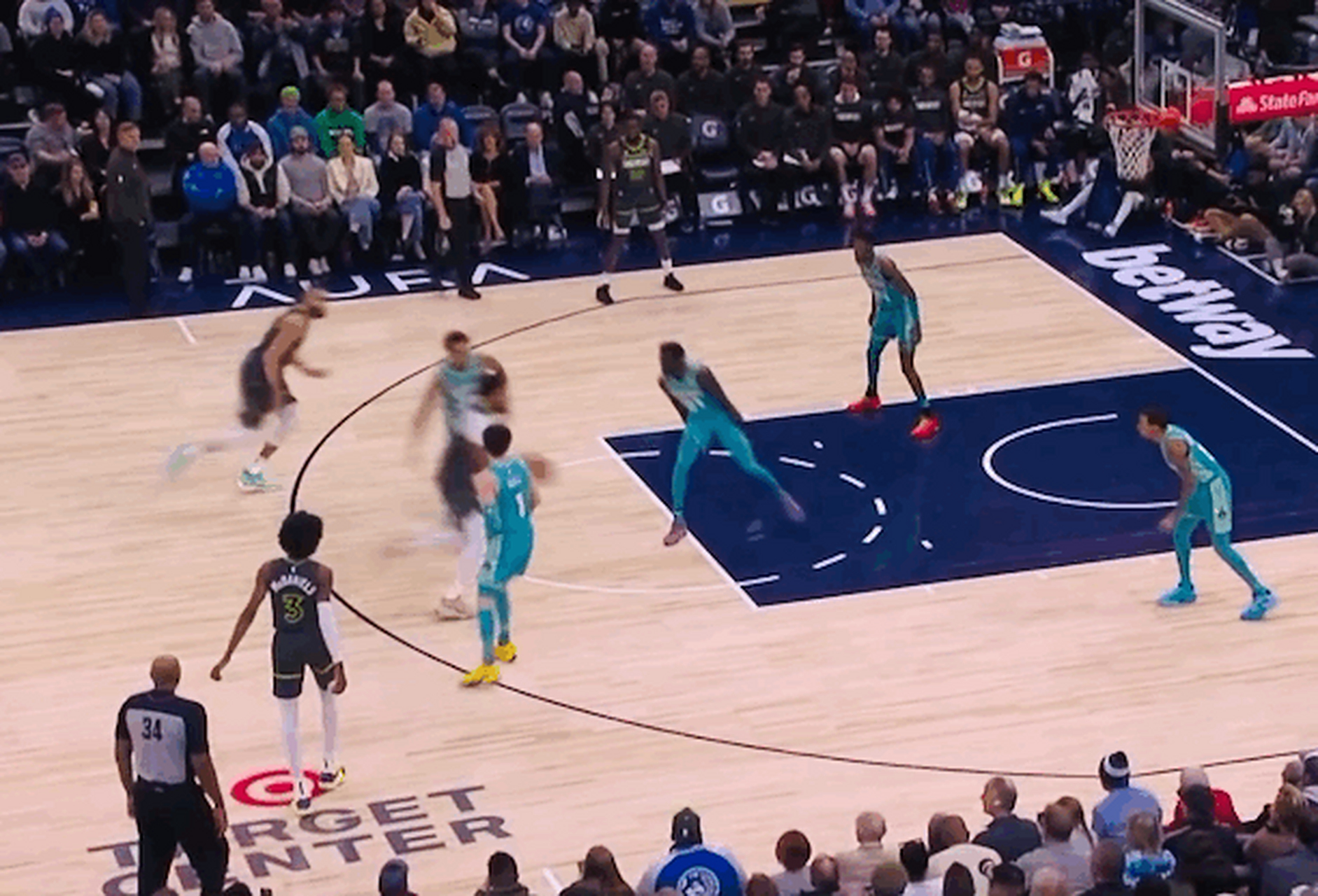 世俱杯冠军-黄蜂队内线实力剧增，东部争霸