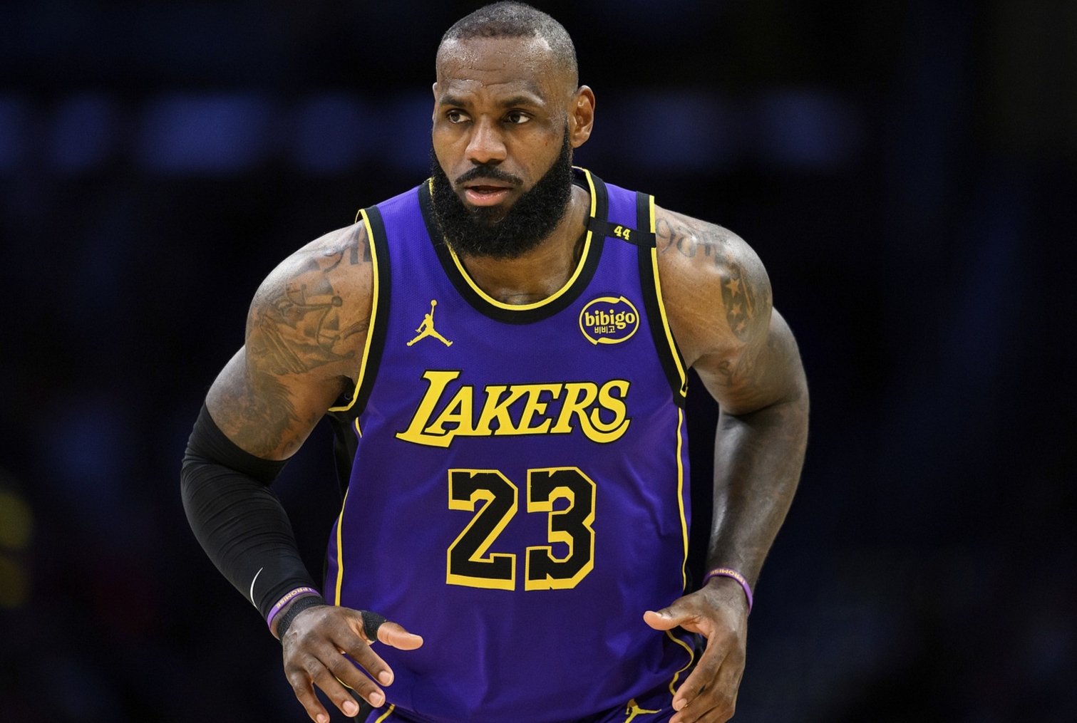 詹姆斯23分5板6助攻,湖人轻取公牛的简单介绍 詹姆斯23分5板6助攻,湖人轻取公牛的简单介绍