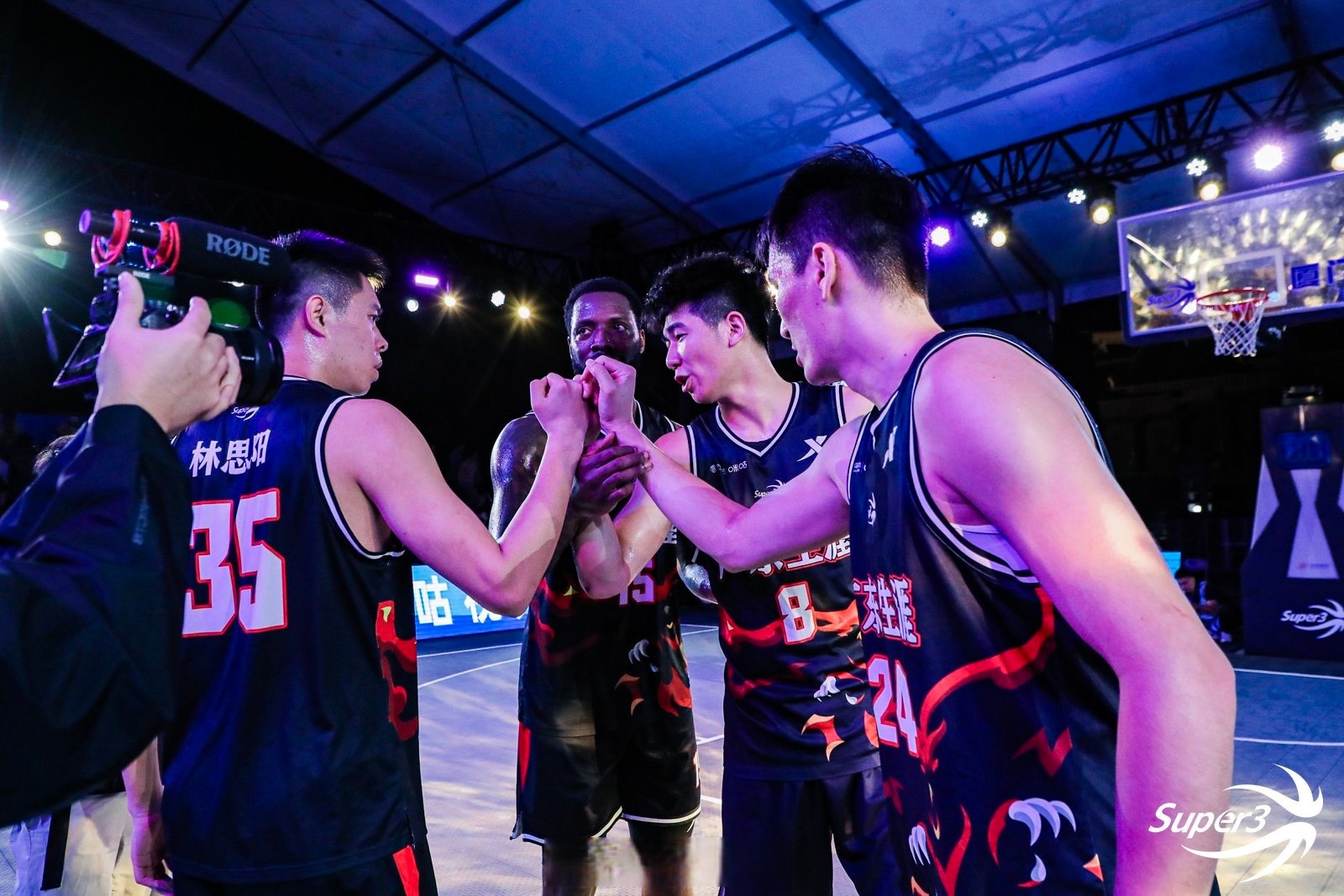 轻松取胜，球队三球大胜对手实现完美战绩