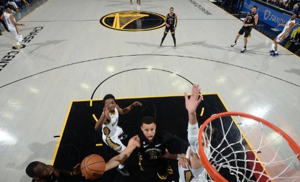 太阳翻盘四川队，克莱扛起全队的简单介绍