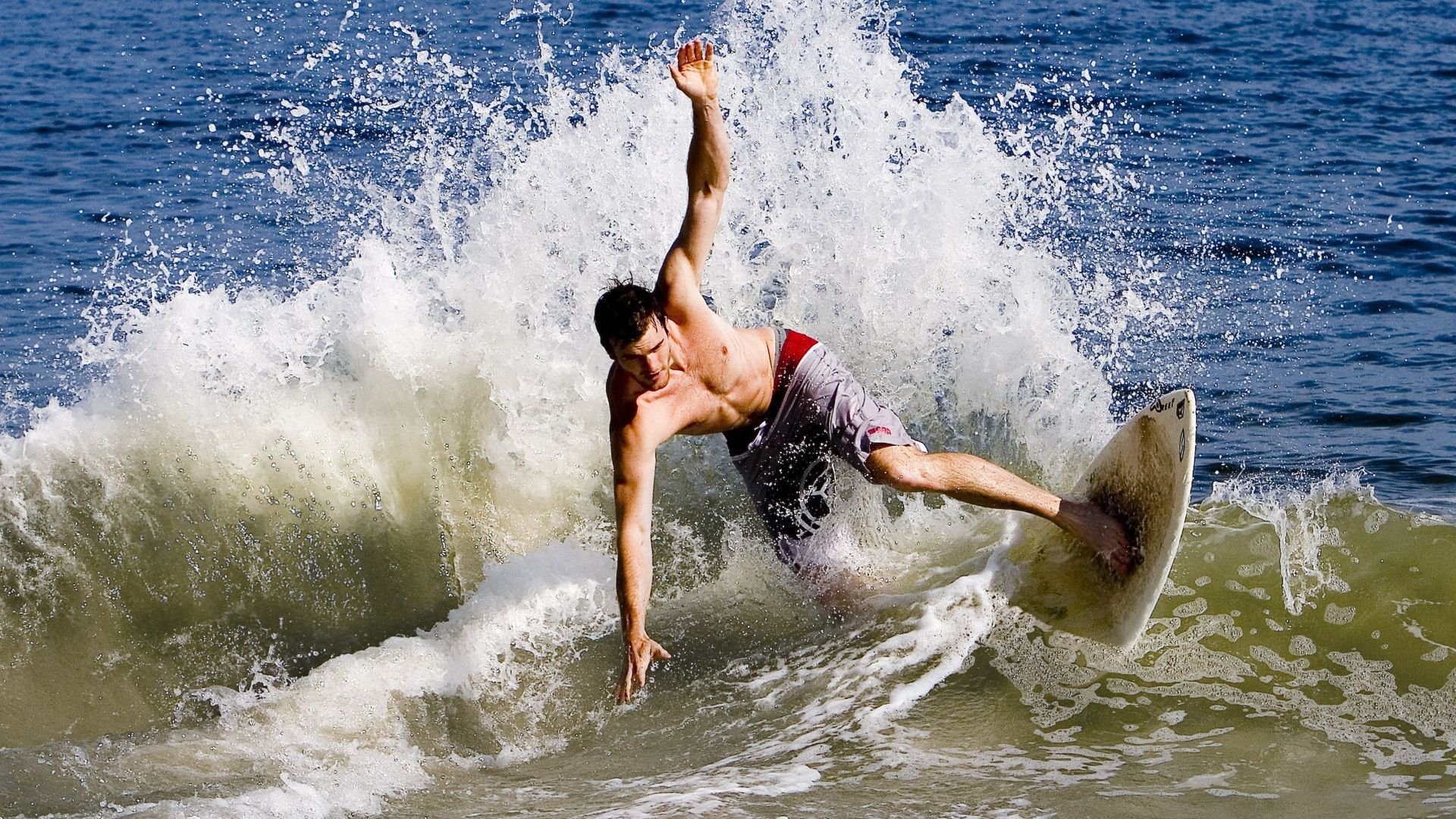 烈焰席卷新旧王座，阿尔卡拉斯以美网为炬，点燃拉沃尔杯的世代烽火